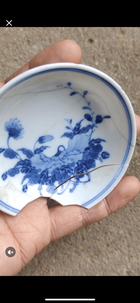 古玩陶瓷青花花卉紋盤真品鑒賞圖