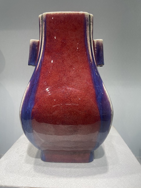 古玩陶瓷鈞紅窯變釉貫耳瓶真品鑒賞圖