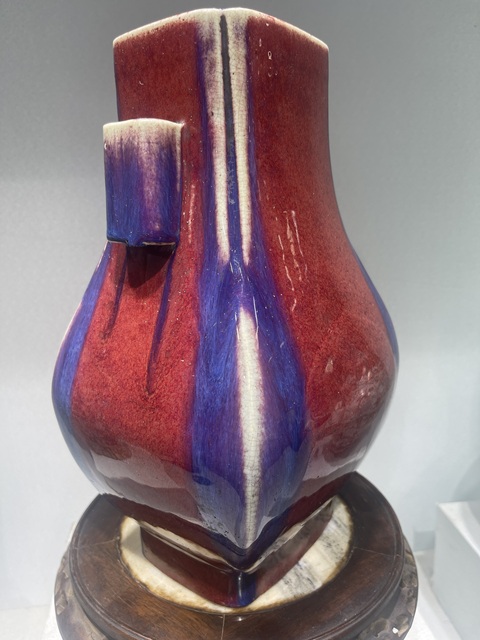 古玩陶瓷鈞紅窯變釉貫耳瓶真品鑒賞圖