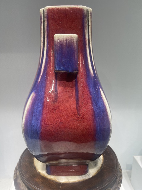 古玩陶瓷鈞紅窯變釉貫耳瓶真品鑒賞圖