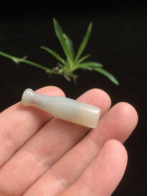 古玩玉器和田玉雕“素紋煙嘴”真品鑒賞圖