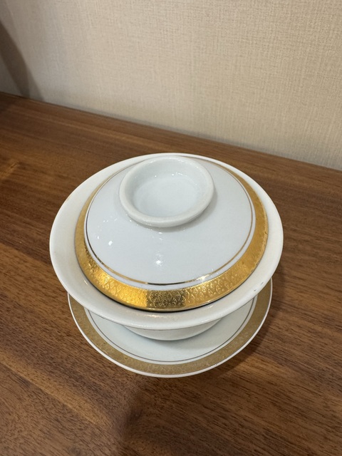 古玩陶瓷金釉蘭花紋蓋碗真品鑒賞圖