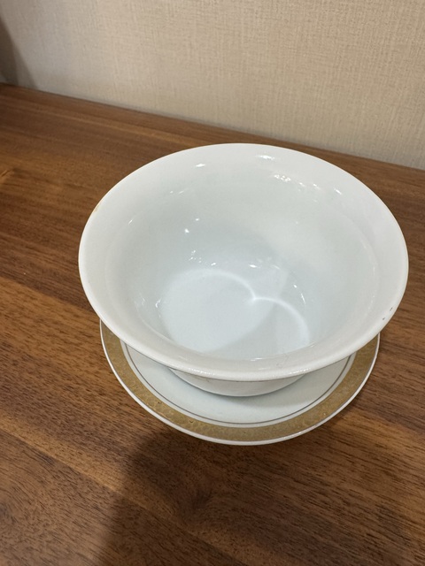 古玩陶瓷金釉蘭花紋蓋碗真品鑒賞圖
