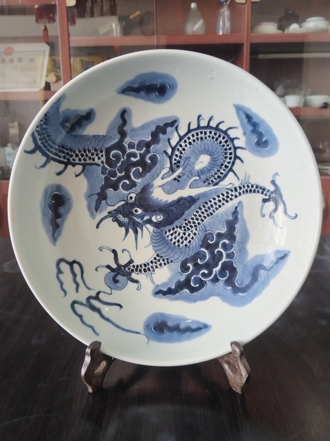 古玩陶瓷青花過墻龍紋盤真品鑒賞圖