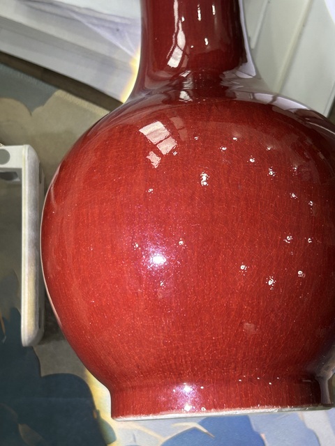 古玩陶瓷郎紅釉賞瓶真品鑒賞圖