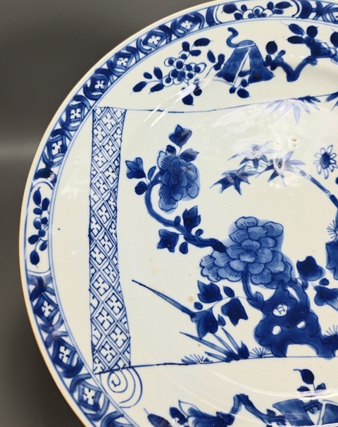 古玩陶瓷青花洞石花卉紋折沿盤真品鑒賞圖