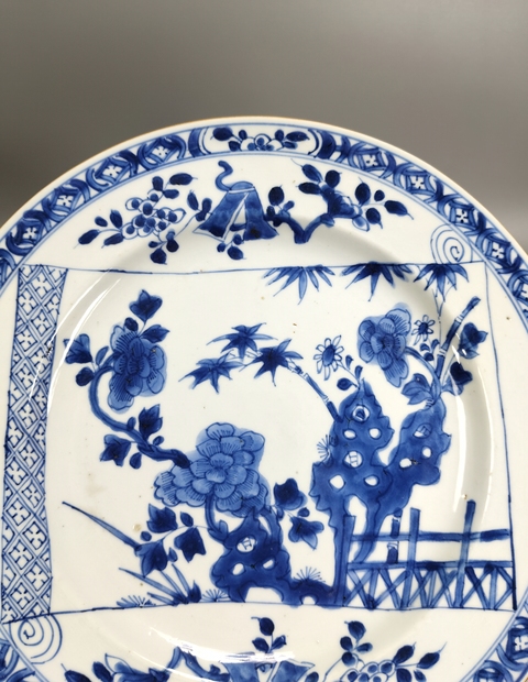 古玩陶瓷青花洞石花卉紋折沿盤真品鑒賞圖
