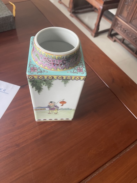 古玩陶瓷三娘教子圖粉彩琮式瓶真品鑒賞圖