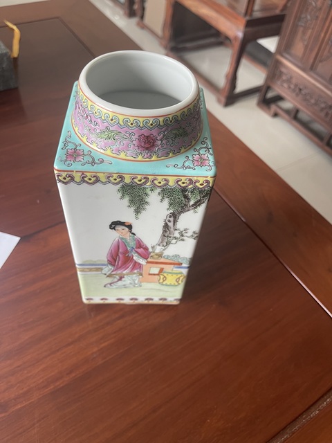古玩陶瓷三娘教子圖粉彩琮式瓶真品鑒賞圖