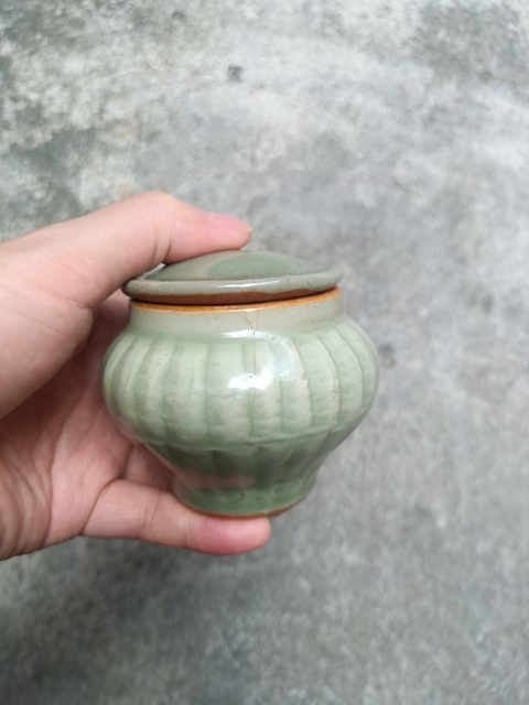 古玩陶瓷龍泉青瓷瓜楞罐真品鑒賞圖