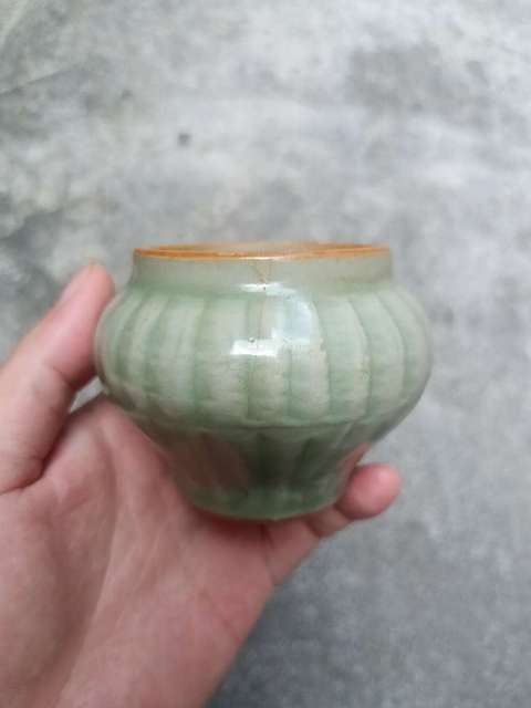 古玩陶瓷一口價(jià)便宜出元代龍泉青瓷瓜楞罐拍賣,當(dāng)前價(jià)格1280元