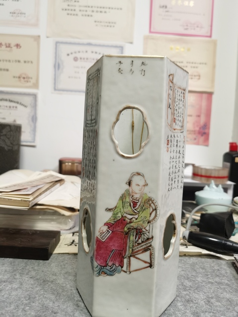 古玩陶瓷粉彩無雙譜鏤空帽筒拍賣，當前價格8800元