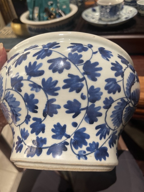 古玩陶瓷花卉紋青花馬蹄尊真品鑒賞圖