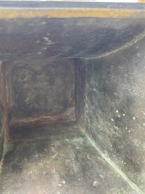 古玩銅器仿古饕餮紋方形觚真品鑒賞圖