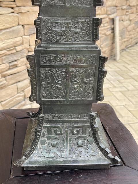 古玩銅器花觚真品鑒賞圖