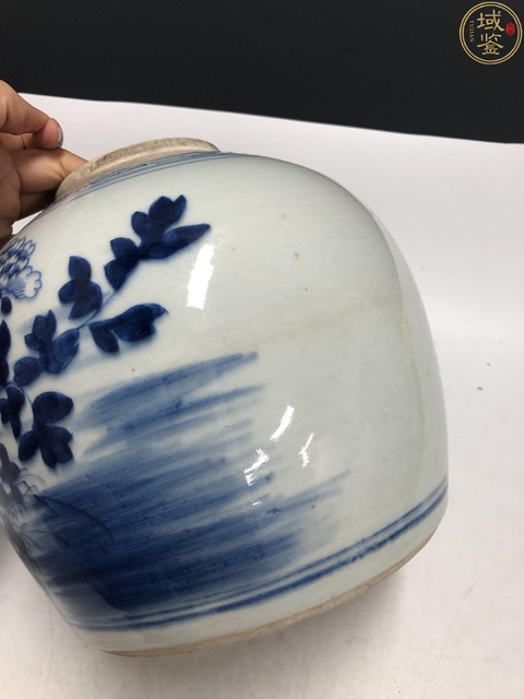 古玩陶瓷清中·青花洞石花卉紋罐拍賣,當前價格3600元