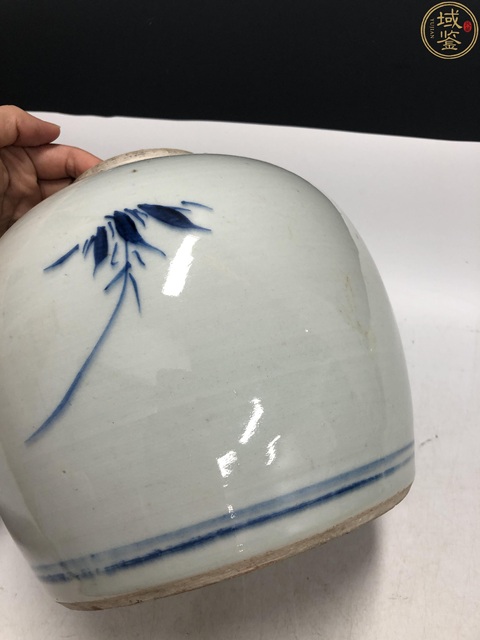 古玩陶瓷清中·青花洞石花卉紋罐拍賣,當前價格3600元