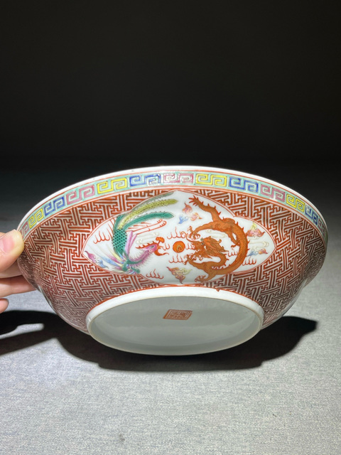 古玩陶瓷龍鳳紋粉彩蓋盤真品鑒賞圖