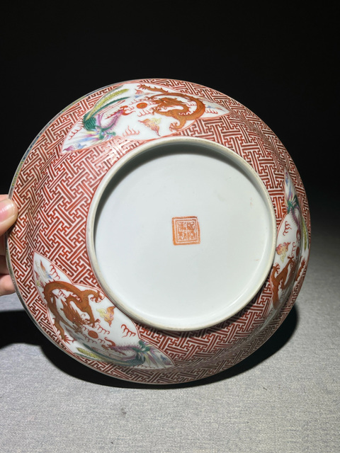 古玩陶瓷龍鳳紋粉彩蓋盤真品鑒賞圖