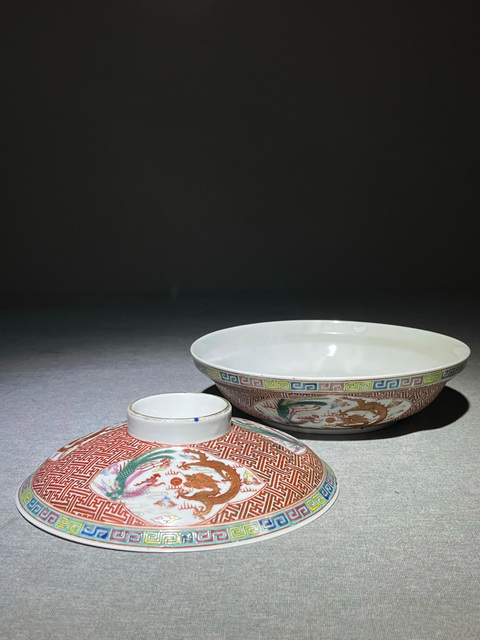 古玩陶瓷龍鳳紋粉彩蓋盤真品鑒賞圖