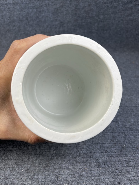 古玩陶瓷翡翠綠釉柳下駿馬浮雕大筆筒拍賣,當前價格10888元