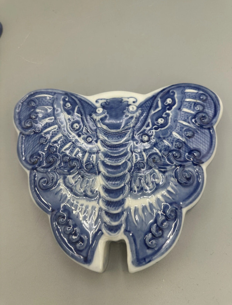 古玩陶瓷蝶型青花蓋盒真品鑒賞圖