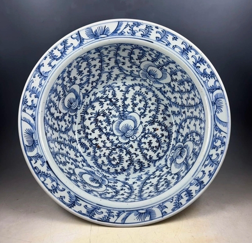 古玩陶瓷青花纏枝花卉紋洗手盆真品鑒賞圖