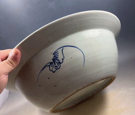 古玩陶瓷青花纏枝花卉紋洗手盆真品鑒賞圖