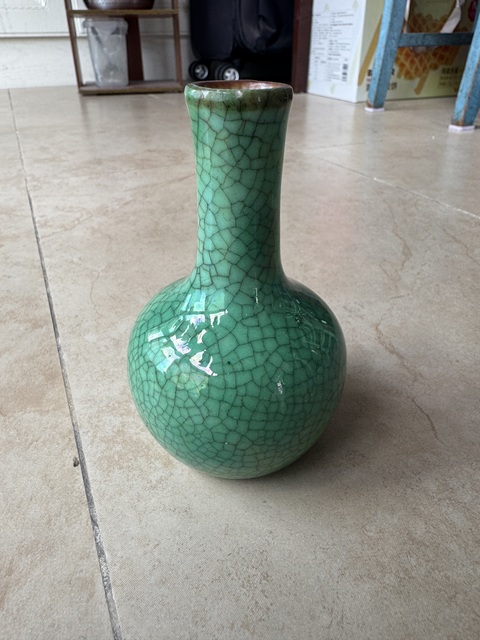 古玩陶瓷綠哥釉天球瓶真品鑒賞圖