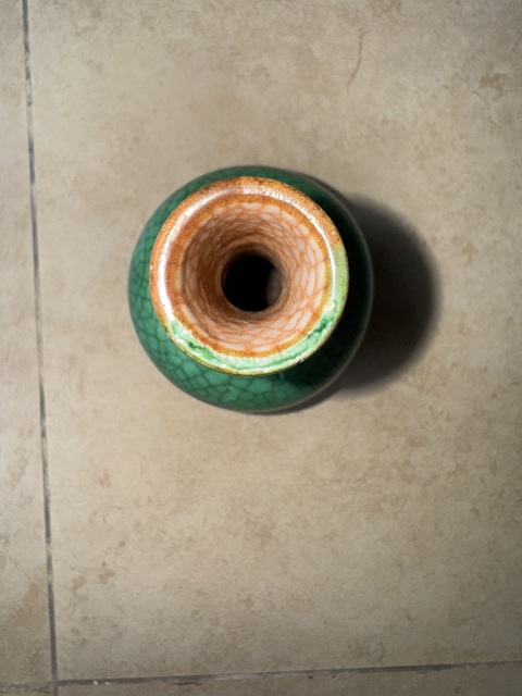 古玩陶瓷綠哥釉天球瓶真品鑒賞圖