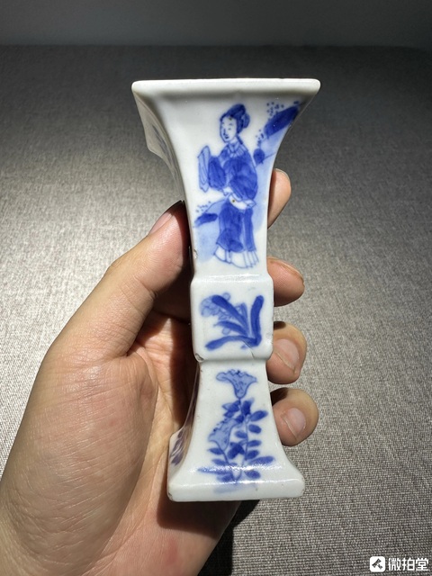 古玩陶瓷青花仕女圖四方花觚真品鑒賞圖