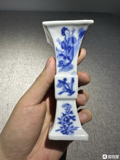 古玩陶瓷青花仕女圖四方花觚真品鑒賞圖