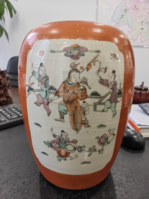 古玩陶瓷珊瑚紅釉開光人物紋粉彩冬瓜罐真品鑒賞圖