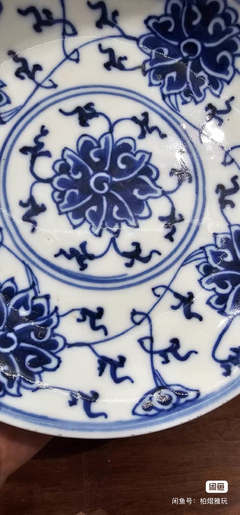 古玩陶瓷纏枝蓮紋青花盤真品鑒賞圖