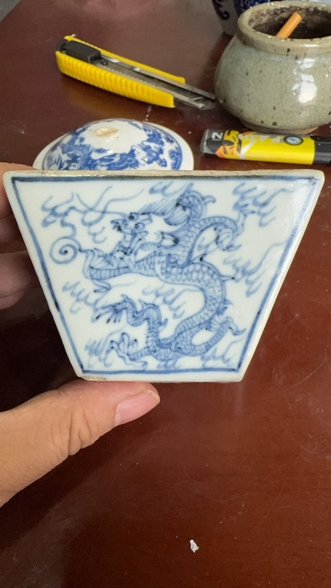 古玩陶瓷淺描青花龍紋四方杯真品鑒賞圖