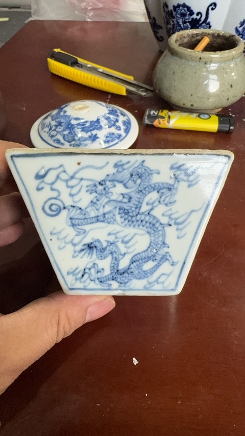 古玩陶瓷淺描青花龍紋四方杯真品鑒賞圖