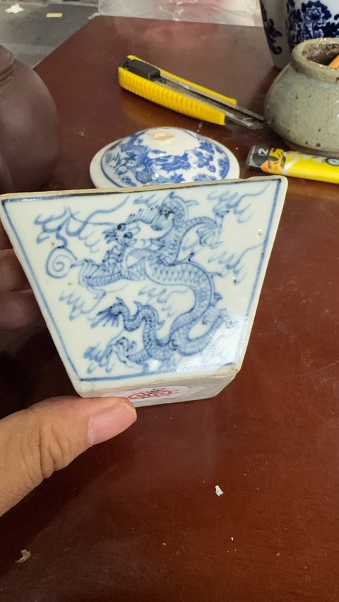 古玩陶瓷淺描青花龍紋四方杯真品鑒賞圖
