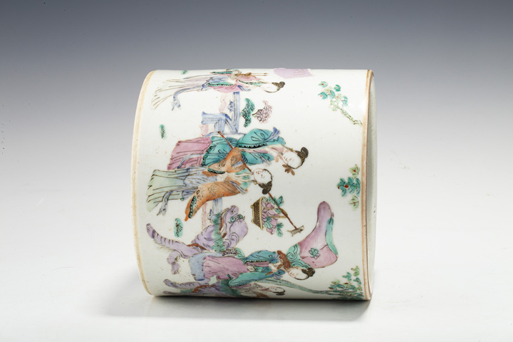 古玩陶瓷清晚·粉彩仕女瑞獸圖筆筒拍賣(mài)，當(dāng)前價(jià)格3774元