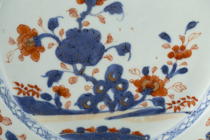 古玩陶瓷清早·青花礬紅描金洞石花卉紋折沿盤真品鑒賞圖