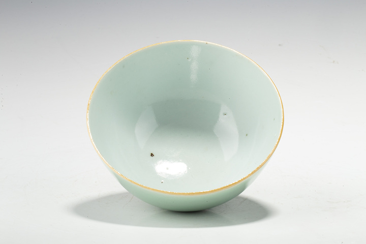 古玩陶瓷清中·豆青釉墩式蓋碗
真品鑒賞圖