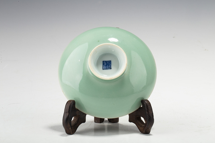 古玩陶瓷清中·豆青釉墩式蓋碗
真品鑒賞圖
