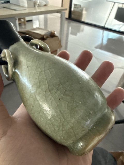 古玩陶瓷元末明初時(shí)期龍泉瓶真品鑒賞圖