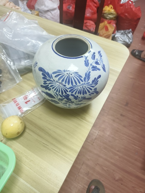 古玩陶瓷花卉紋西瓜罐真品鑒賞圖