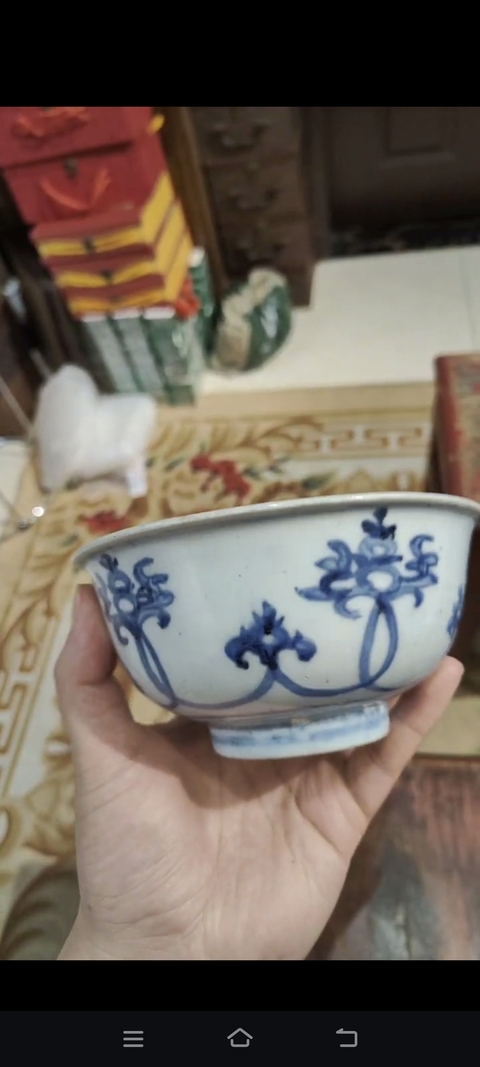 古玩陶瓷青花纏枝花卉紋碗真品鑒賞圖