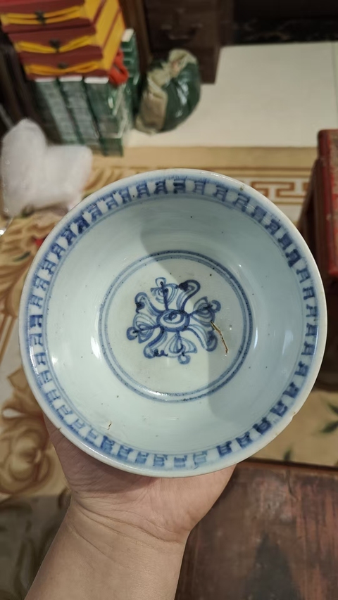 古玩陶瓷青花纏枝花卉紋碗真品鑒賞圖