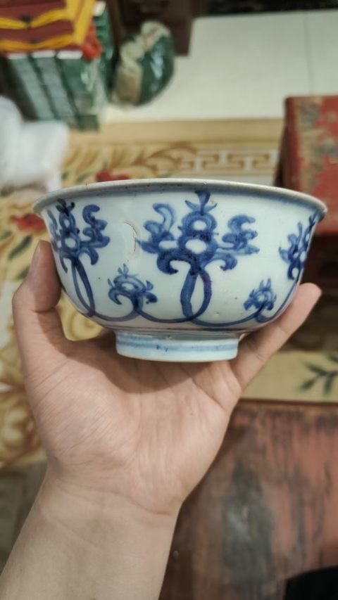 古玩陶瓷青花纏枝花卉紋碗真品鑒賞圖