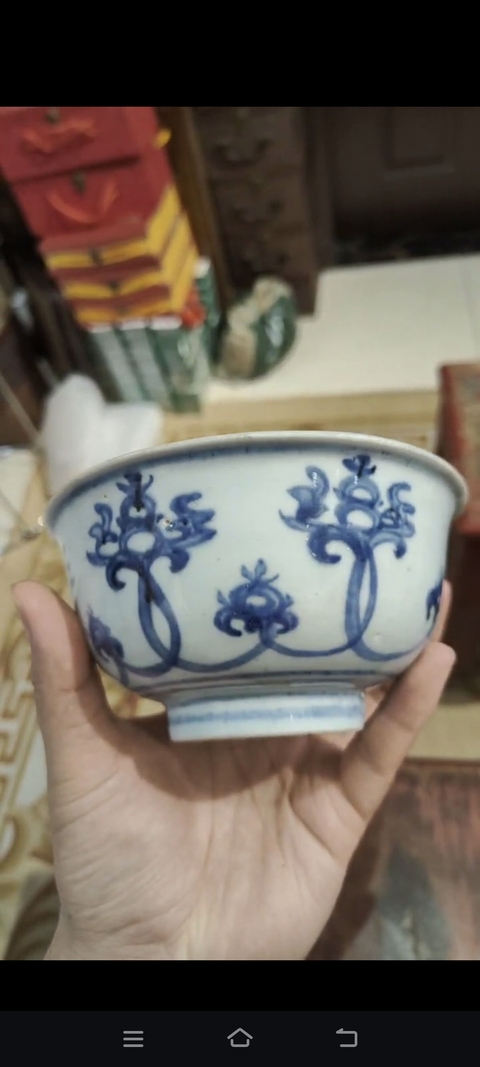 古玩陶瓷青花纏枝花卉紋碗真品鑒賞圖