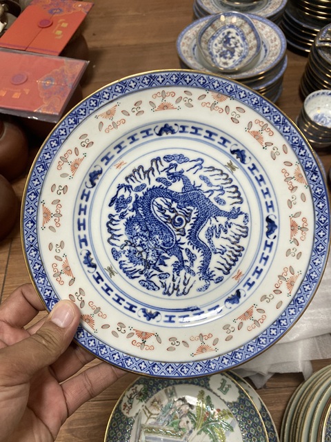 古玩陶瓷玲瓏瓷龍紋盤真品鑒賞圖