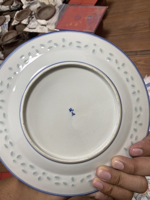 古玩陶瓷玲瓏瓷龍紋盤真品鑒賞圖