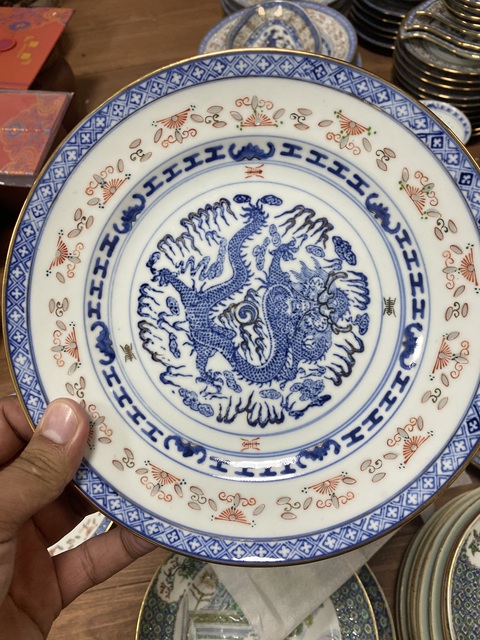 古玩陶瓷玲瓏瓷龍紋盤真品鑒賞圖